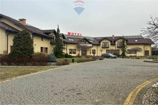 Hotel z Restauracją trasa 735 przy węźle S7