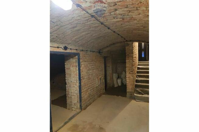 Klimatyczna piwnica przy dworcu Jasienica-Jaworze