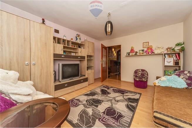 Dom z usługami posiada pompę ciepła, fotowoltaikę