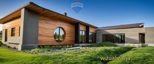 Dom marzeń przy ścianie lasu