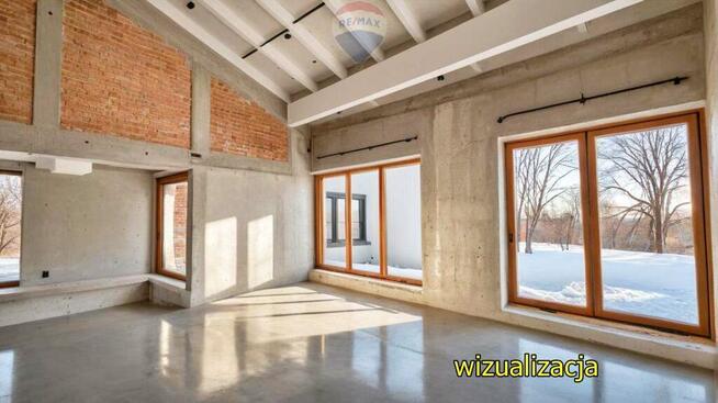 Dom marzeń przy ścianie lasu