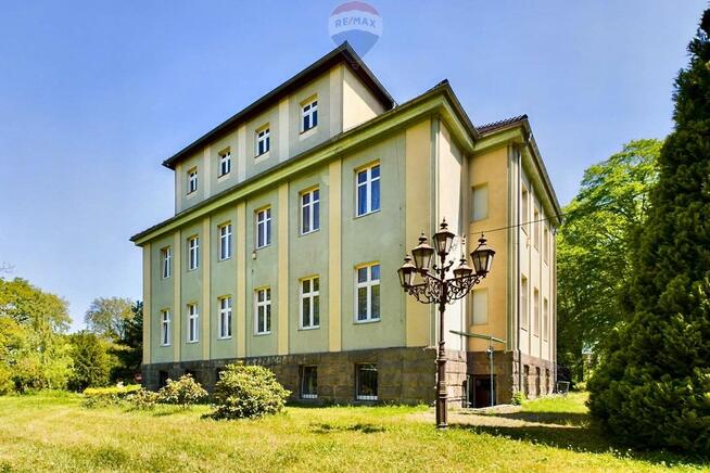 Na sprzedaż stylowa willa z bardzo dużą działką !