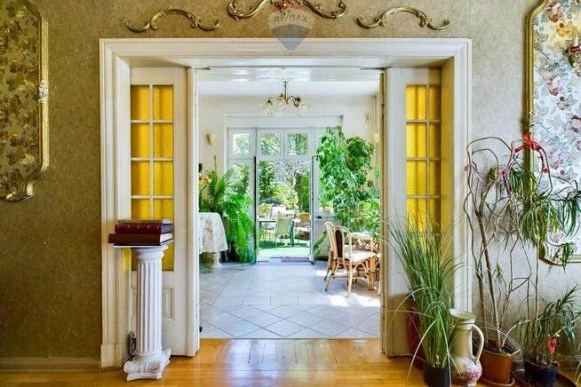 Na sprzedaż stylowa willa z bardzo dużą działką !