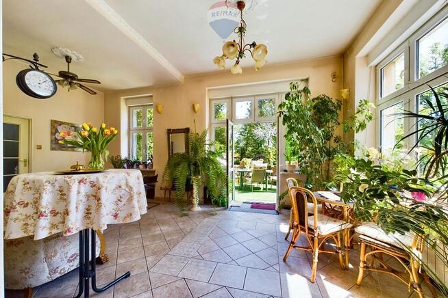 Na sprzedaż stylowa willa z bardzo dużą działką !