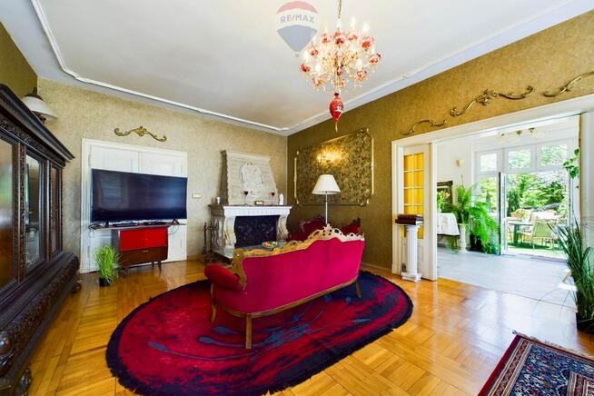 Na sprzedaż stylowa willa z bardzo dużą działką !