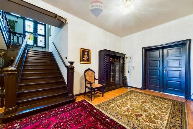 Na sprzedaż stylowa willa z bardzo dużą działką !