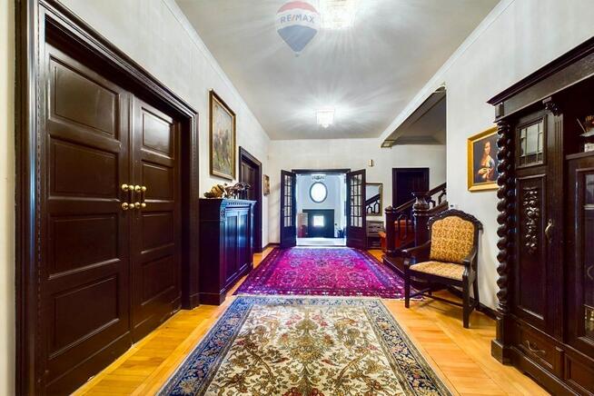 Na sprzedaż stylowa willa z bardzo dużą działką !