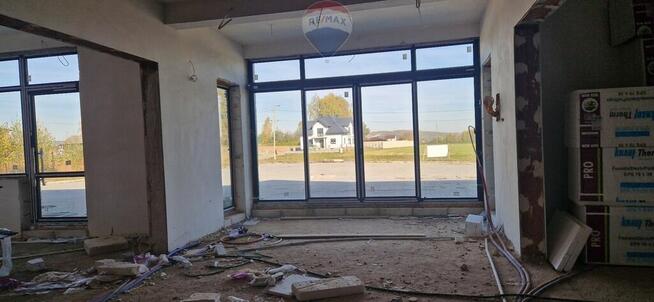 Centrum handlowo-usługowe 1300 m2 Tarczek, Pawłów