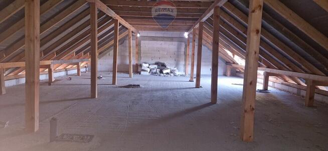 Centrum handlowo-usługowe 1300 m2 Tarczek, Pawłów