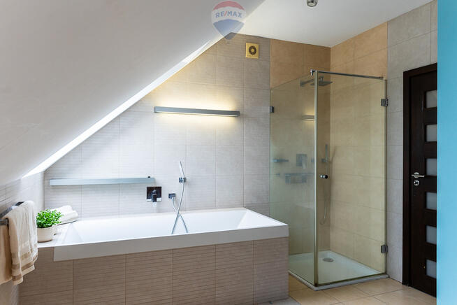 Wyjątkowy dom na sprzedaż w Głownie