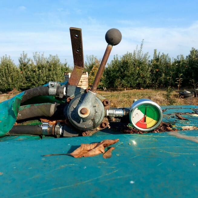 Opryskiwacz sadowniczy 1500l przekładnia 16 głowic