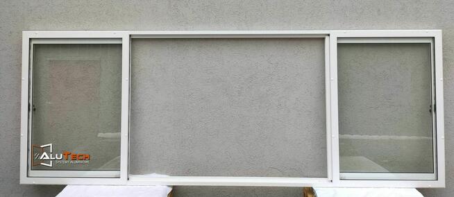 Okno przesuwane w bok doprzyczepy gastronomicznej kontenera