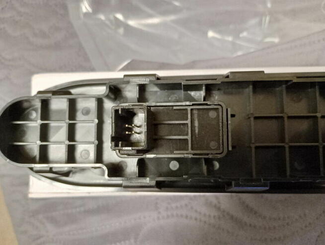 Przełącznik sterowania szyb Peugeot 207