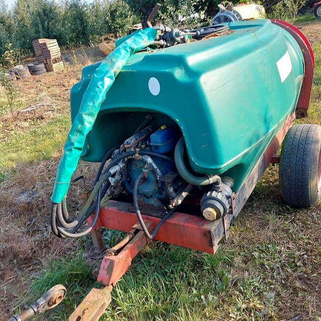 Opryskiwacz sadowniczy 1500l przekładnia 16 głowic