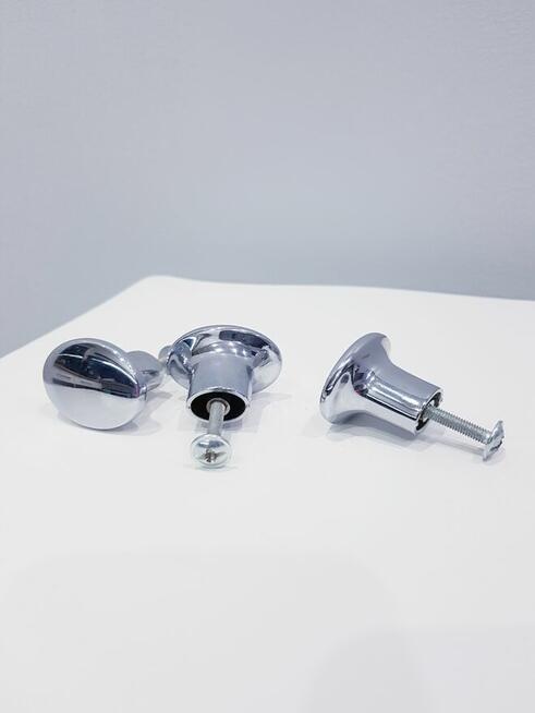 Zestaw ozdobnych klamek, uchwytów do komody, szafek nocnych