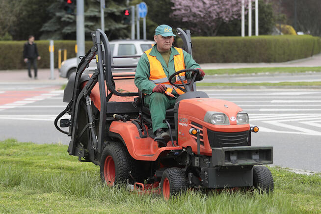 Koszenie trawników utrzymanie terenów zielonych