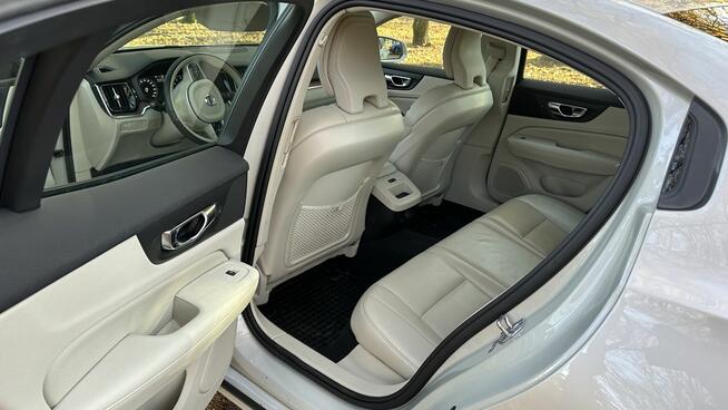 VOLVO S60 2.0 benzyna 310 KM. AWD Momentum Pro