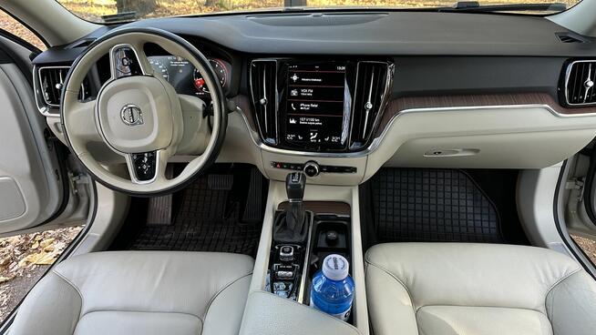 VOLVO S60 2.0 benzyna 310 KM. AWD Momentum Pro