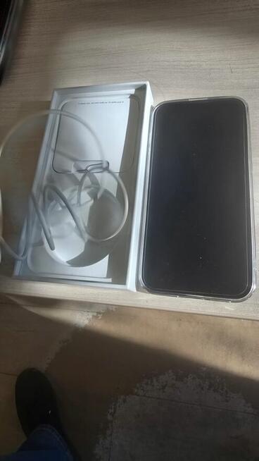 SPRZEDAM IPhone 13
