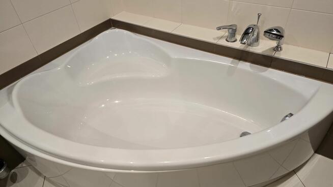 Sprzedam wannę i umywalkę w zabudowie w szafce