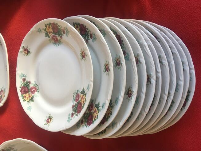 Porcelana Chodzież zestaw 12 osób 44 elementy jak nowy