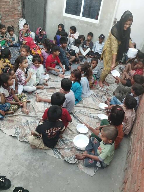 Pomocy! Wsparcie dla biednych opuszczonych dzieci