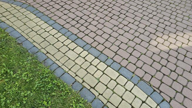 Profesjonalne mycie kostki brukowej