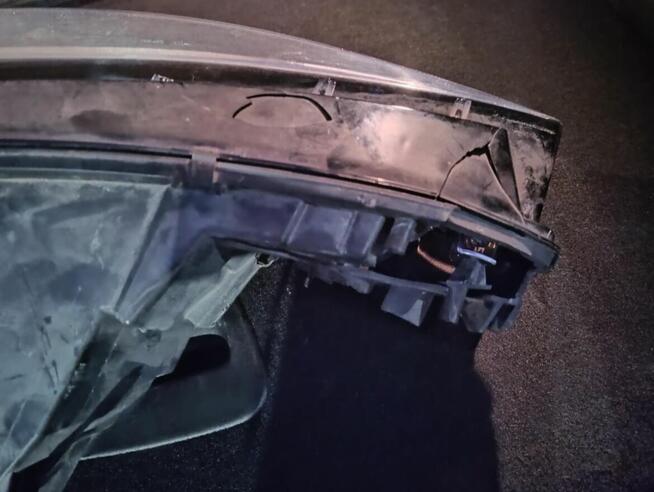 Reflektor lampa lewy przód