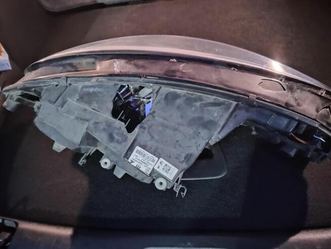 Reflektor lampa lewy przód