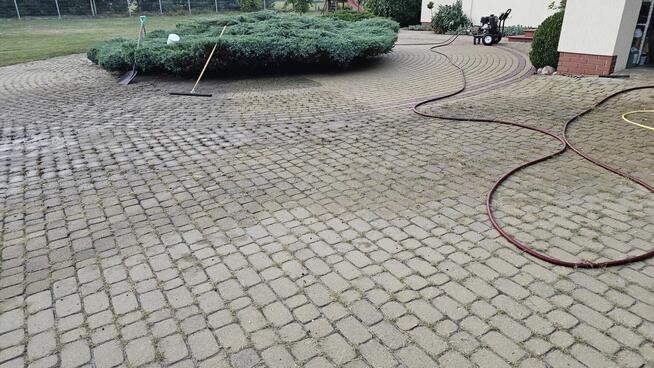 Profesjonalne mycie kostki brukowej