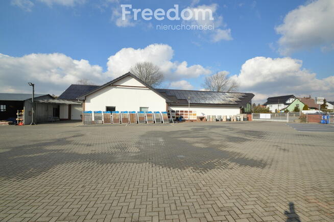Budynek handlowo-usługowy w Dobrzeniu Wielkim