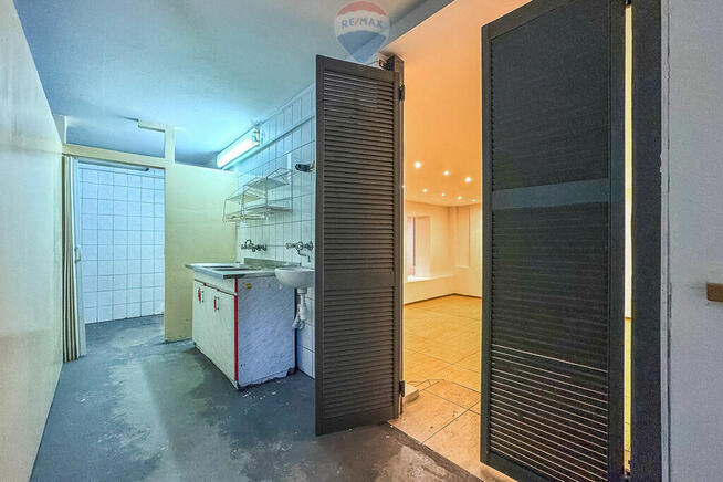 Przestronny lokal handlowo-usługowy w Brzezinach