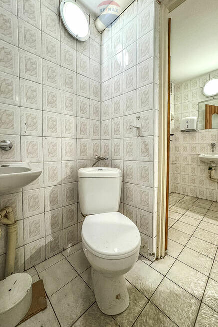 Przestronny lokal handlowo-usługowy w Brzezinach