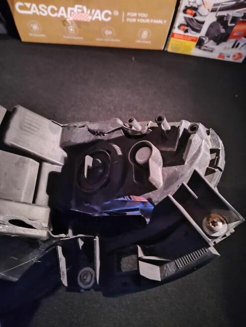 Reflektor lampa lewy przód