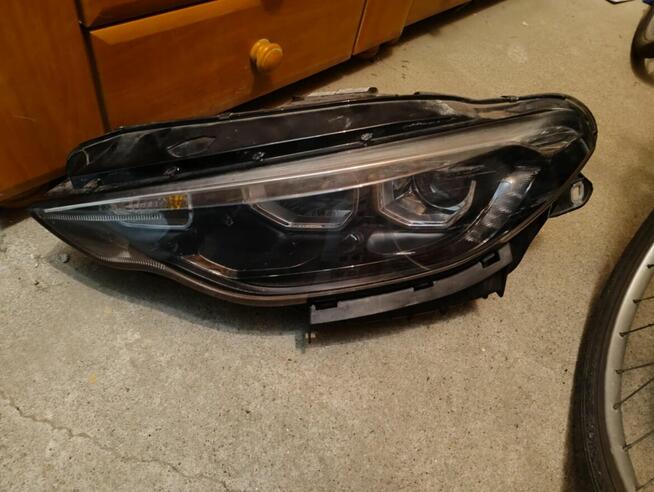 Reflektor lampa lewy przód