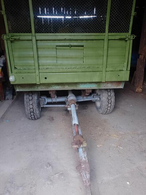 Sprzedam dwa rozrzutniki dwuosiowe