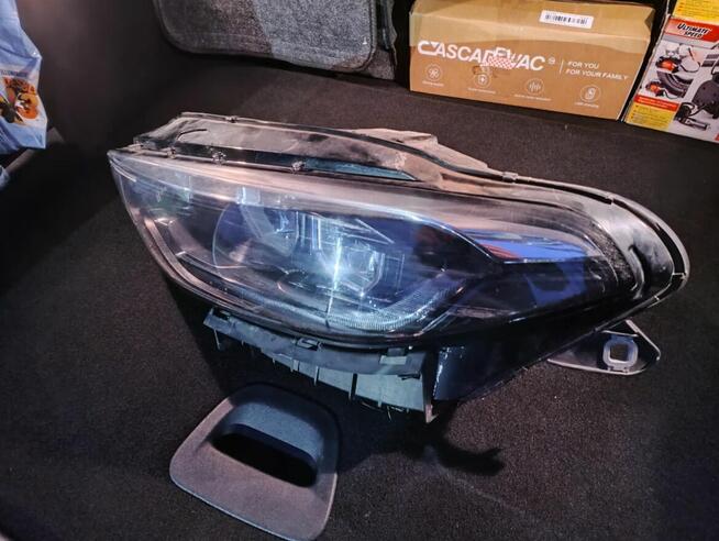 Reflektor lampa lewy przód