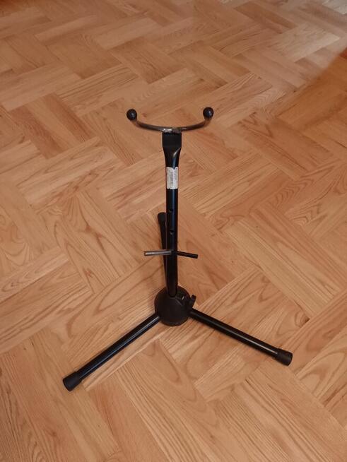Stojak pod saksofon