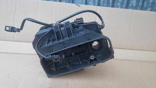 Zamek klapy VW T5 Caravelle Multivan 7H0827407G Transporter