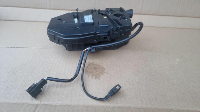 Zamek klapy VW T5 Caravelle Multivan 7H0827407G Transporter