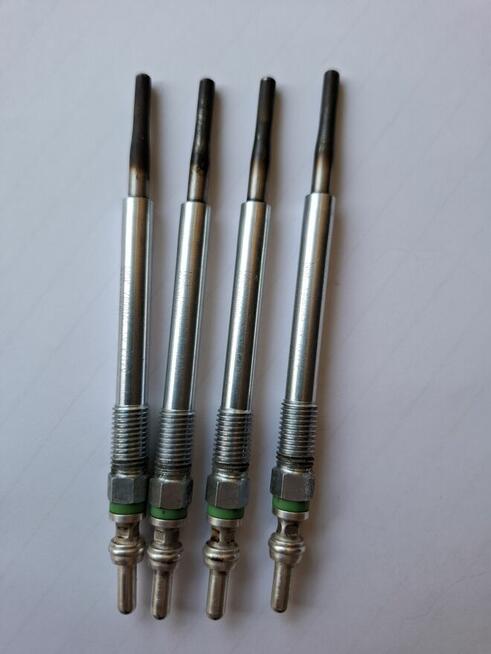 Świece Żarowe 4 szt. NGK Y8001AS 5V OE FORD