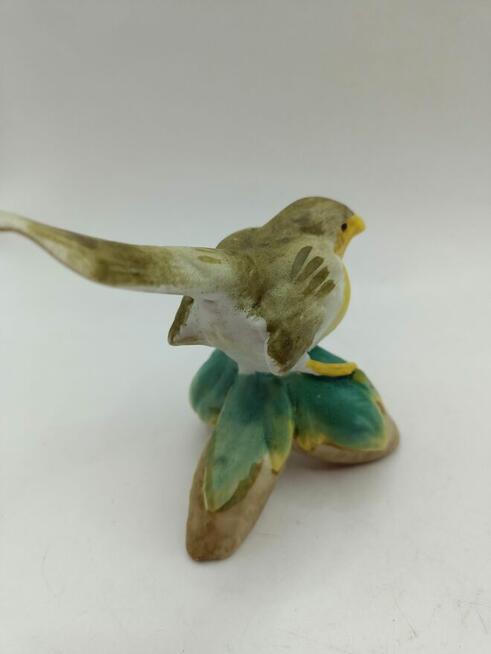 Figurka ceramika ptak z żółtym brzuszkiem