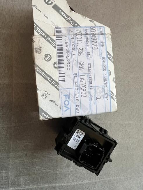 Jeep Compass przycisk hamulca ręcznego postojowego 60949773