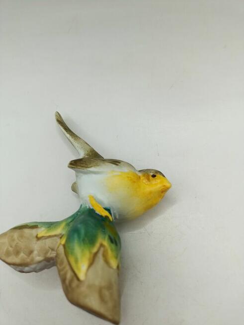 Figurka ceramika ptak z żółtym brzuszkiem