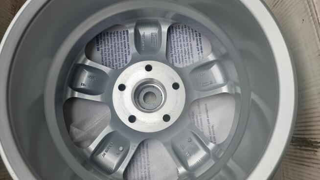 16 Felgi VW T5 T6 Nowe 5x120 16x6,5 et50 komplet wzmacniane