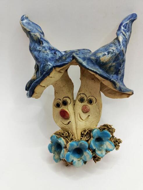 Figurka uśmiechnięte grzybki dekoracja domu ogrodu.