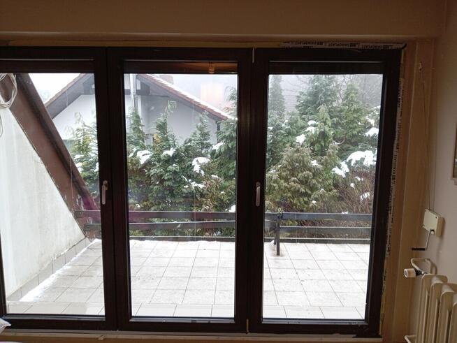 Oferuje obróbkę, regulacje montaż okien, drzwi i małe remonty