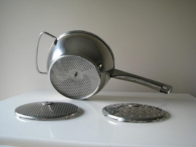 Ręczny przecierak do warzyw i owoców 3 stalowe sita maszynka