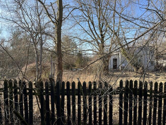 Duża działka z budynkiem we Wsoli blisko Radomia.
