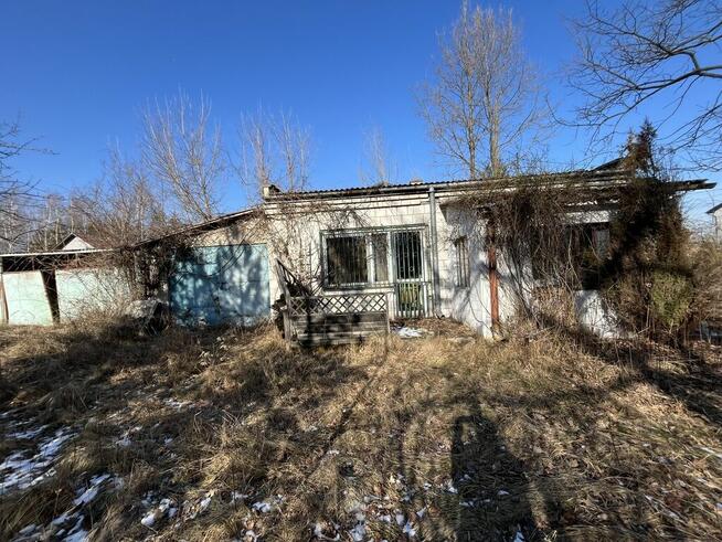 Duża działka z budynkiem we Wsoli blisko Radomia.